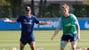 Hertha-Stürmer Luca Schuler mit Trainer Cristian Fiel beim Training in Berlin.