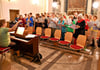 Die Probe in der Kirche Genthin mit Sängern aus der Burger und Genthiner Kantorei.