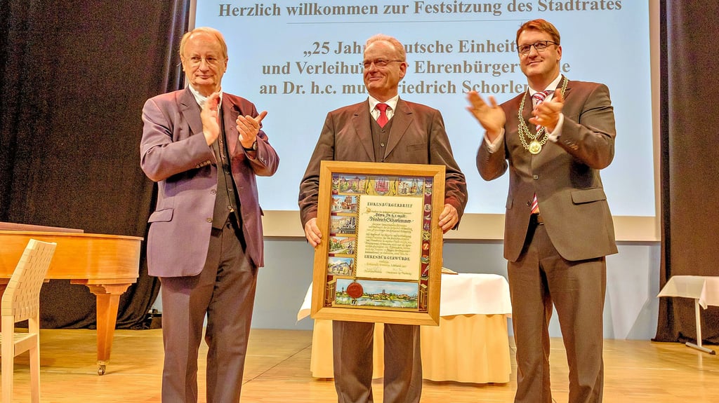 Bei der Verleihung der Ehrenbürgerwürde an Friedrich Schorlemmer im Wittenberger Stadthaus