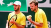 Tim Pütz (l) und Kevin Krawietz setzten den Schlusspunkt beim Erfolg der deutschen Davis-Cup-Herren gegen Chile.