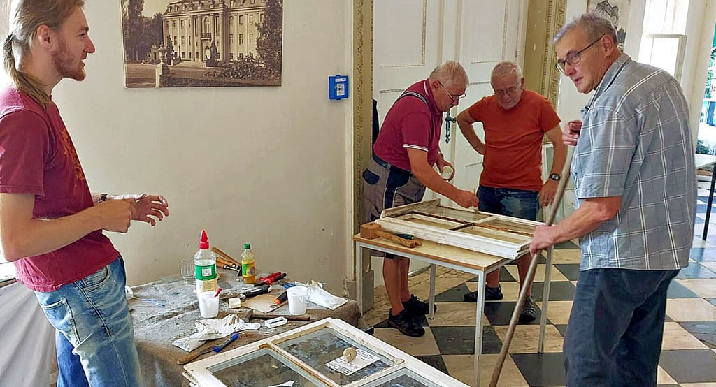 Glaserarbeiten im Neuen Schloss in Tangerhütte.
