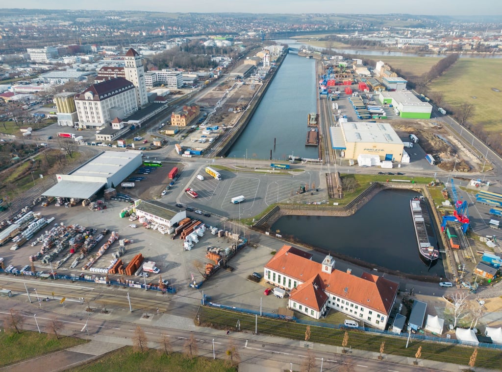 Der Dresdner Hafen kann noch angefahren werden, aber nur aus Richtung Magdeburg. (Archivbild)
