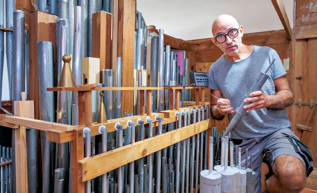 Thomas Schildt ist mit Leib und Seele Orgelbaumeister und reparierte die Böhme-Orgel in der Kirche Burtschütz.