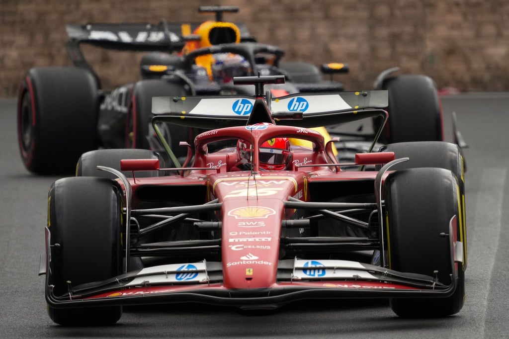 Ferrari-Pilot Charles Leclerc holte sich die Bestzeit im Training von Baku.