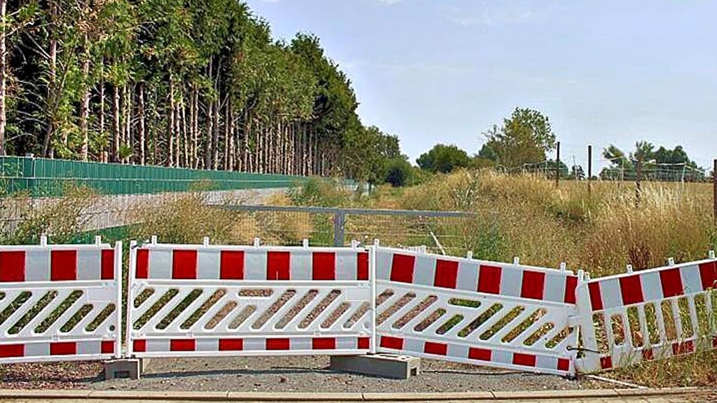 Über diese künftige Zuwegung von der Straße Grund in Barleben soll ein Wohngebiet mit bis zu vier neuen Eigenheimen entstehen. Über den Bebauungsplan entscheidet demnächst der Gemeinderat.