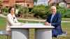 Dieses vom ZDF zur Verfügung gestellte Foto zeigt Bundespräsident Frank-Walter Steinmeier (r.) und Diana Zimmermann, Moderatorin, beim ZDF-Sommerinterview vor dem Kloster Jerichow. 