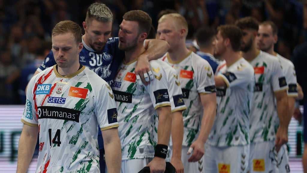 Enttäuscht kehrten Omar Ingi Magnusson (l.) und seine SCM-Teamkollegen vom Champions-League-Auftakt in Szeged nach Hause zurück.