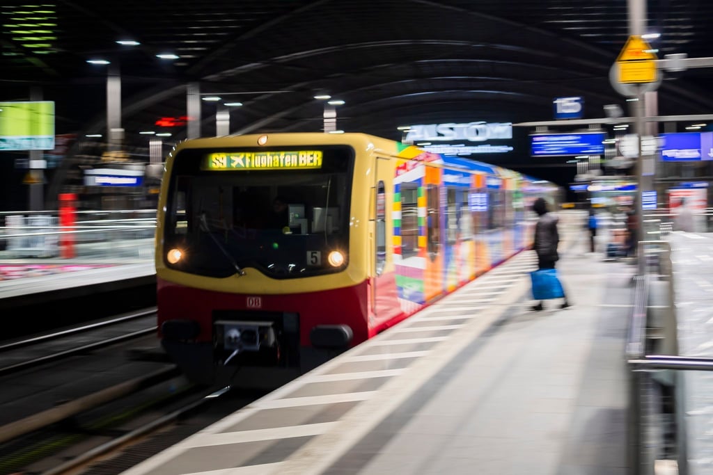 Die S9 fährt ab dem 16. September wochenlang nicht zum Flughafen BER. (Archivbild)