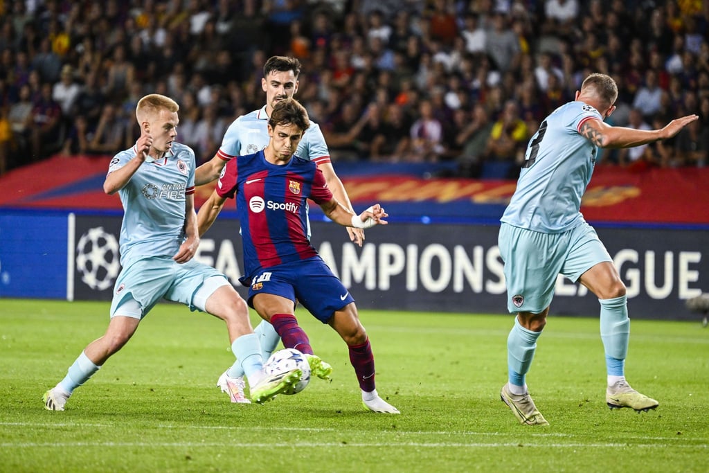 Arthur Vermeeren (l) spielte für Antwerpen bereits in der Champions League.