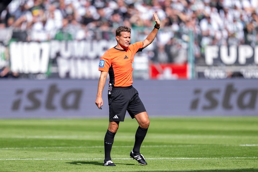 Felix Brych ist nach seinem Comeback jetzt Bundesliga-Rekordschiedsrichter.