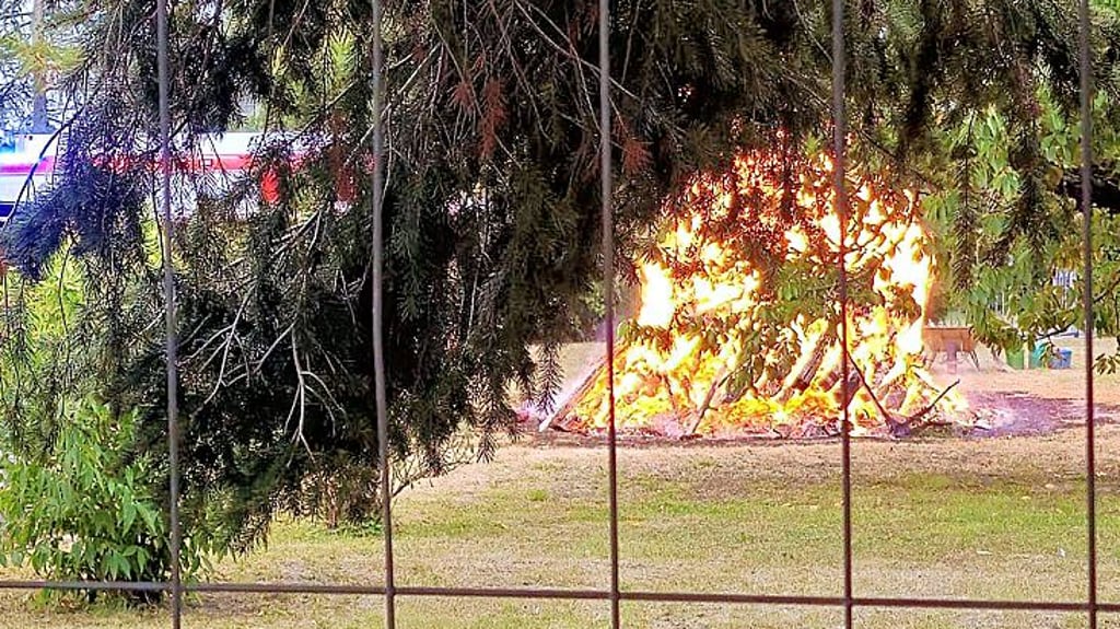 Ein zu groß gewordenes Gartenfeuer rief dann am Sonnabendmorgen die Feuerwehr auf den Plan.