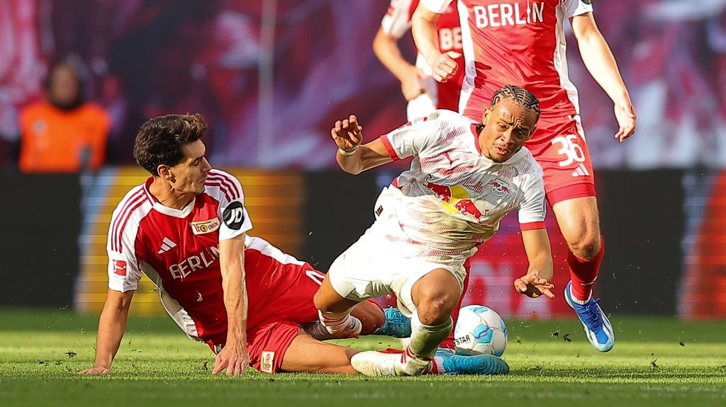 Unsanft gestoppt: Xavi Simons.