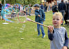 Riesige Seifenblasen zum Geburtstag: Jeshua (vorn) geht gern in den Waldorfkindergarten an der Astonstraße. Johannes hat seine Kitazeit hier verbracht.