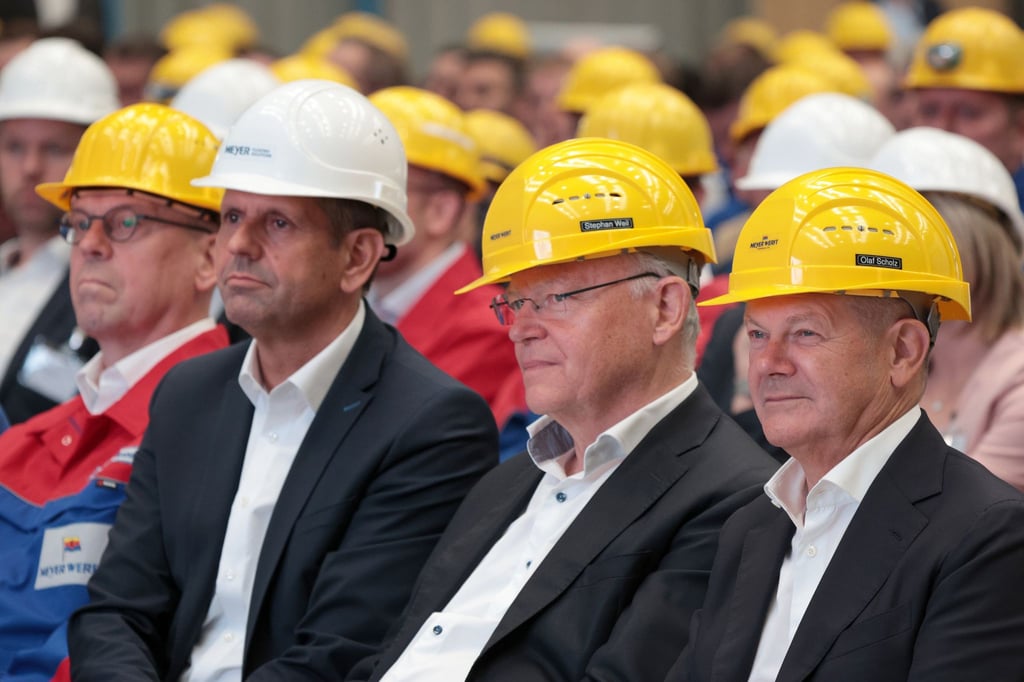 Bund und Land hatten der angeschlagenen Meyer Werft die Rettung im August in Papenburg zugesagt. (Archivbild)