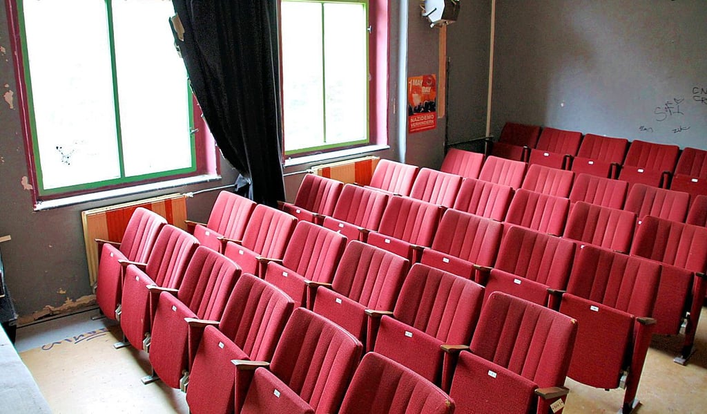 Einer der Räume in der Villa wurde zum Kinosaal ausgebaut.