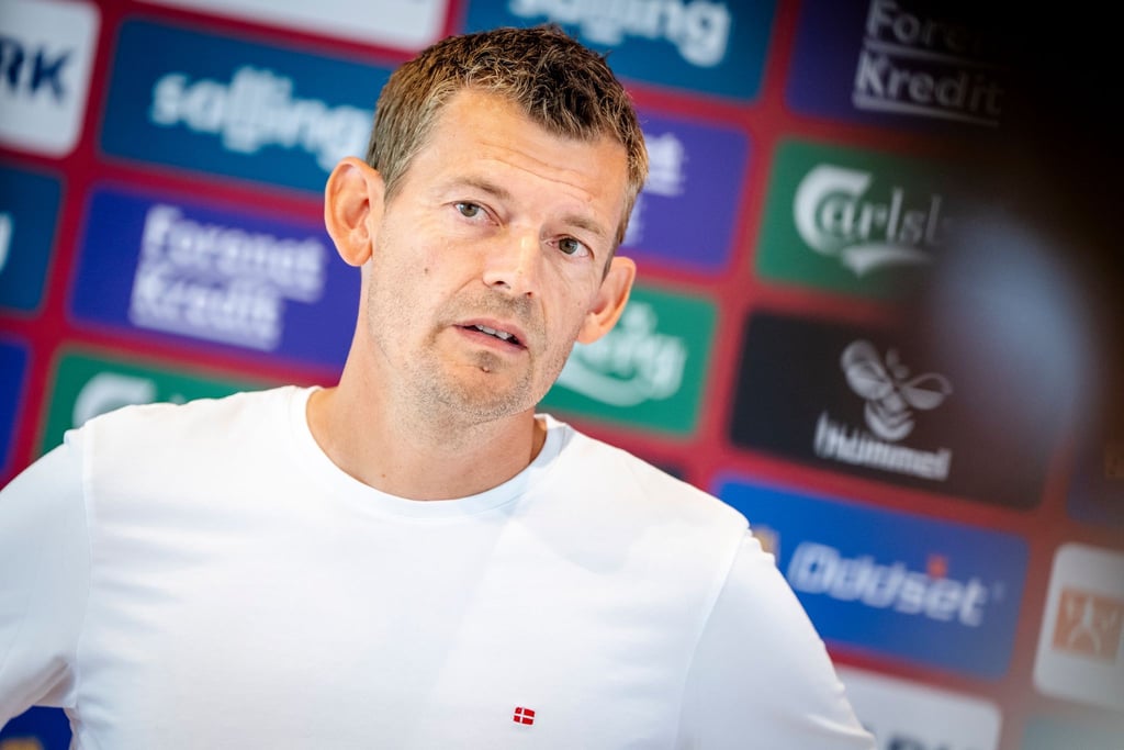 Augsburgs Co-Trainer Lars Knudsen betreut auch im Oktober die dänische Fußball-Nationalmannschaft.