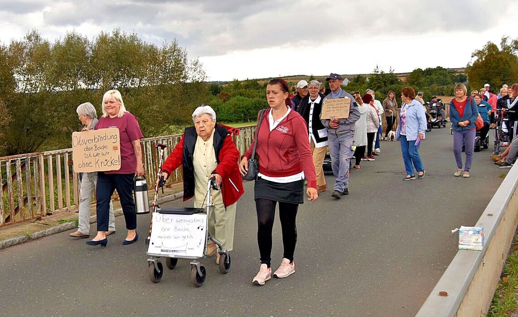 Besonders die Senioren fühlen sich betroffen und abgehängt.