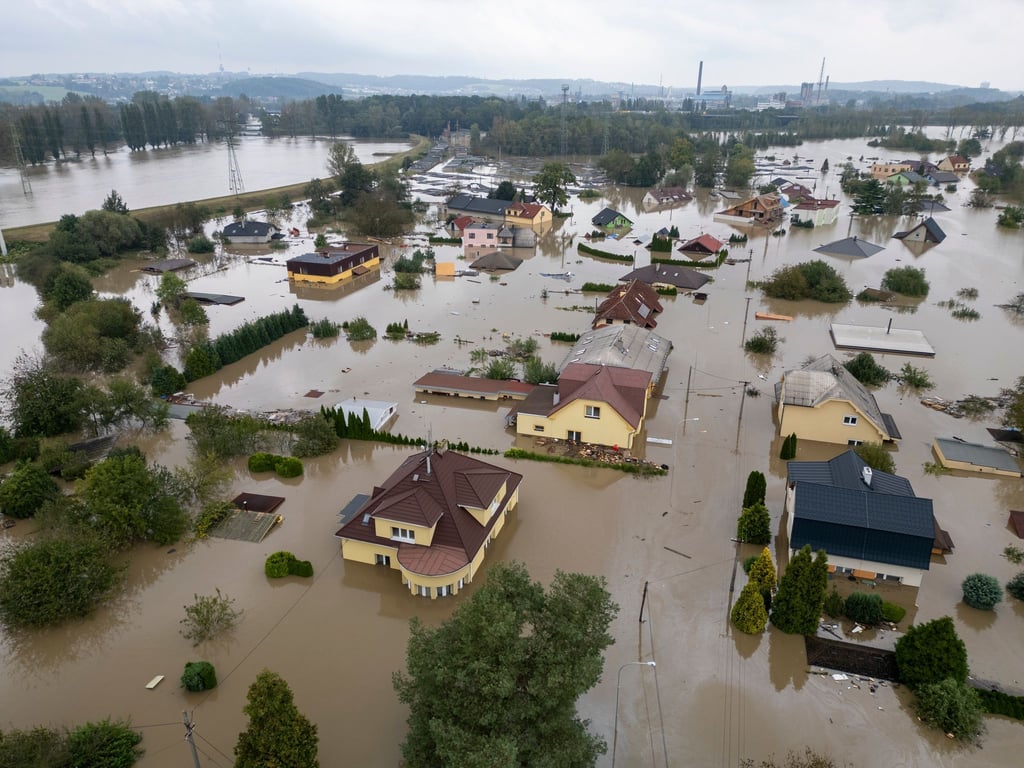 In Tschechien sind Ortschaften sind teils zu 80 Prozent überflutet.