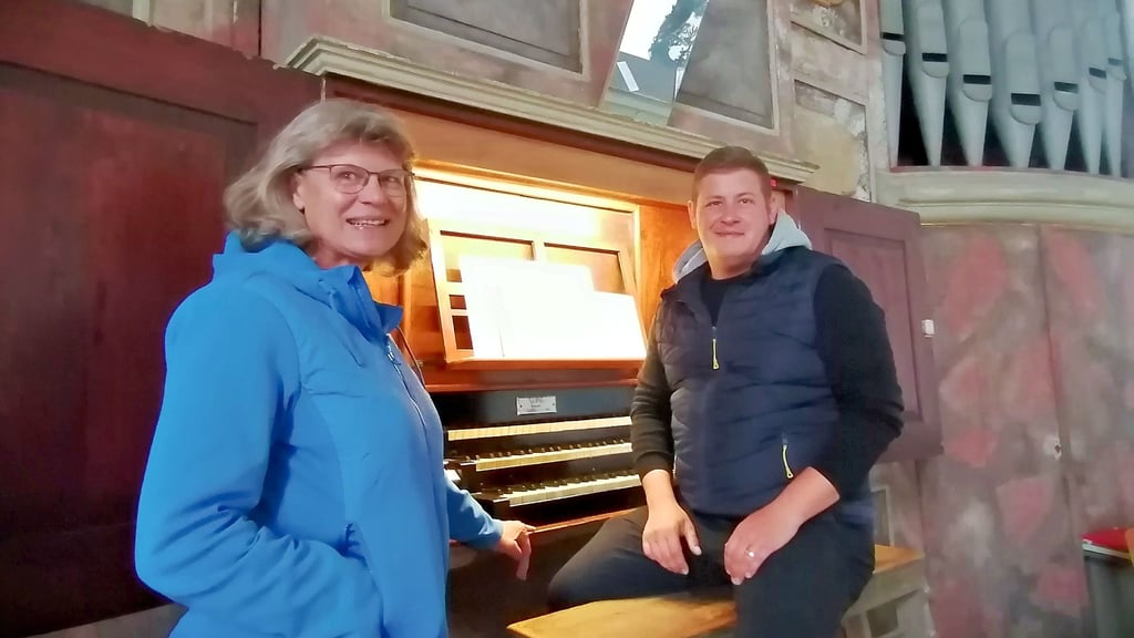 Fördervereinsvorsitzende Carola Bombach und Kantor Robert Müller freuen sich auf die Orgeltage in Laucha.