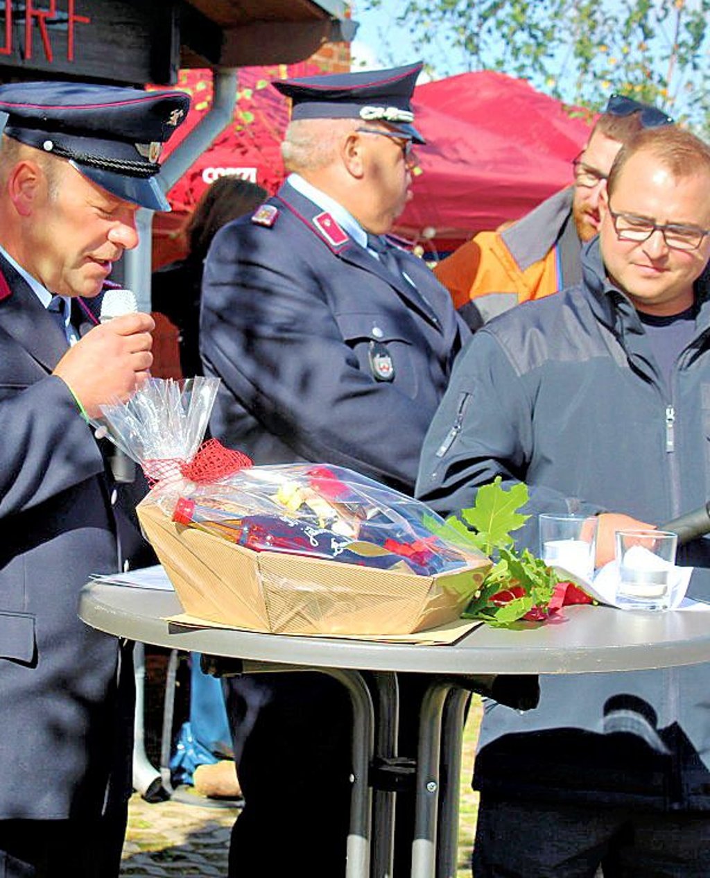 René Stottmeister (l.) und Lars Hering (r.) hielten die Festansprache.