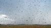 Regen und Wolken bestimmen den Wochenstart in Berlin und Brandenburg. Am Dienstag wird es wärmer. (Archivbild)