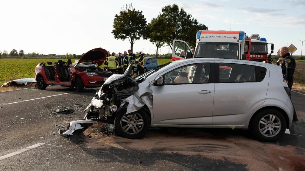 Polizei und Rettungsdienst waren nach einem schweren Unfall im Saalekreis im Einsatz.