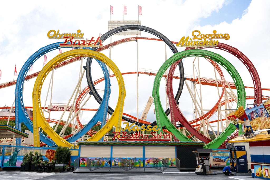 Beim Aufbau der legendären „Olympia Looping“-Achterbahn wurde ein Arbeiter tödlich verletzt.
