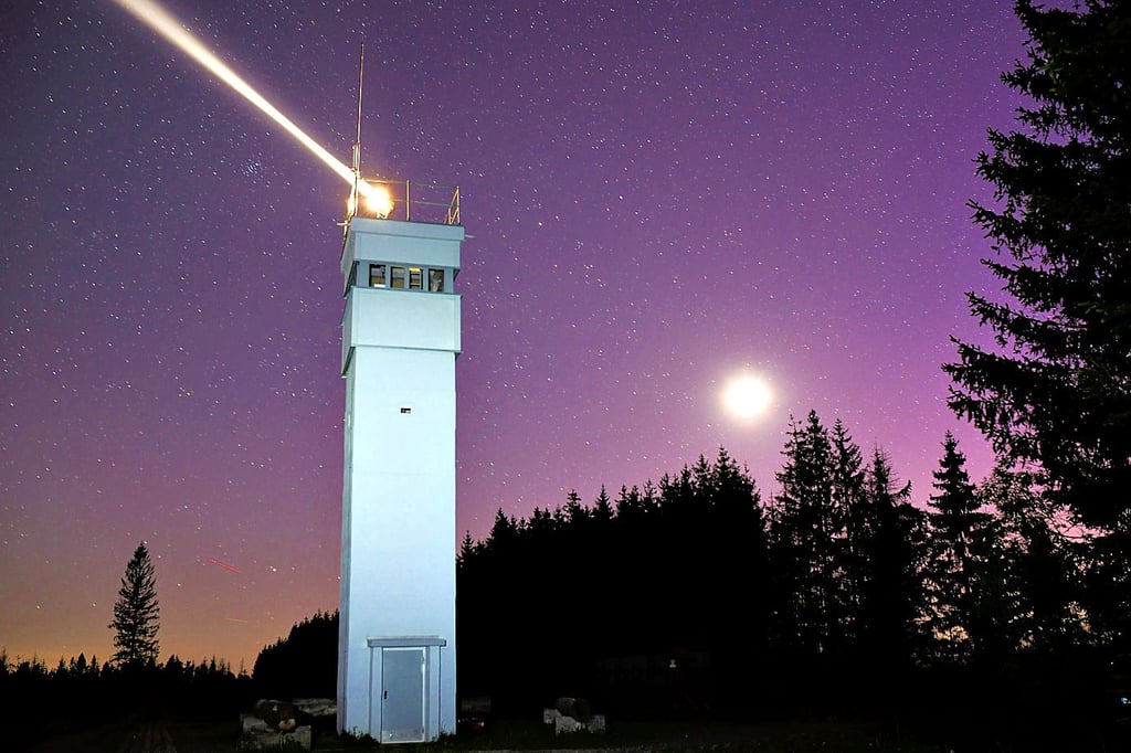 Der ehemalige Beobachtungsturm des Grenzmuseums Sorge wird wieder mit Strom versorgt.