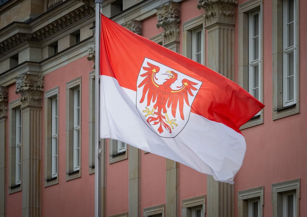 Sieben Spitzenkandidaten treffen wenige Tage vor der Landtagswahl beim RBB live aufeinander. (Symbolbild)