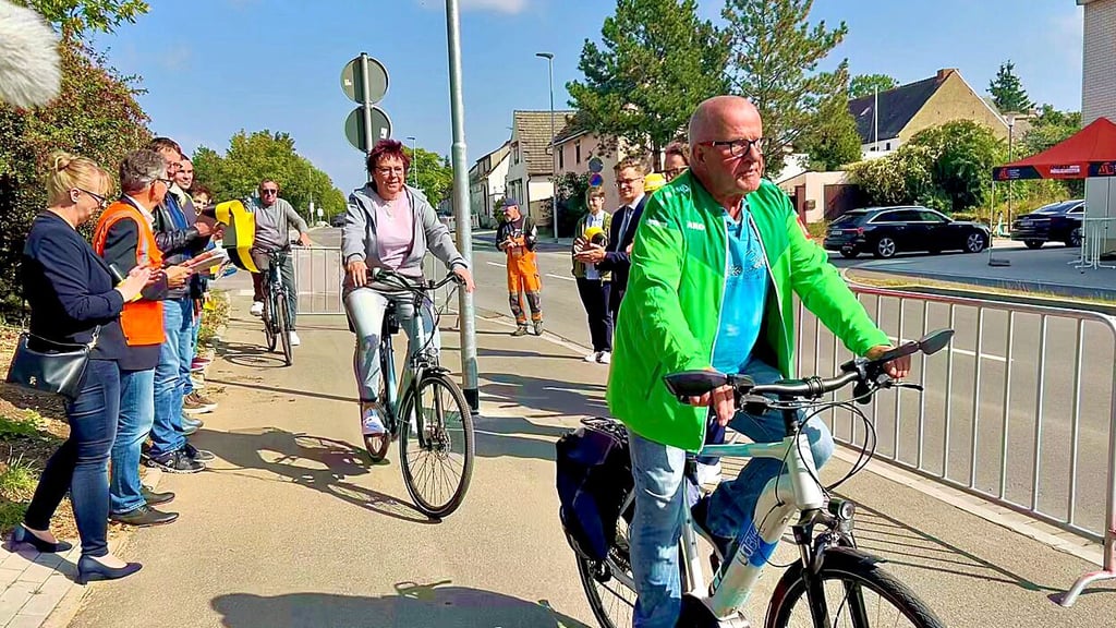 Kötzschener Einwohner durften den neuen Weg als erste testen.