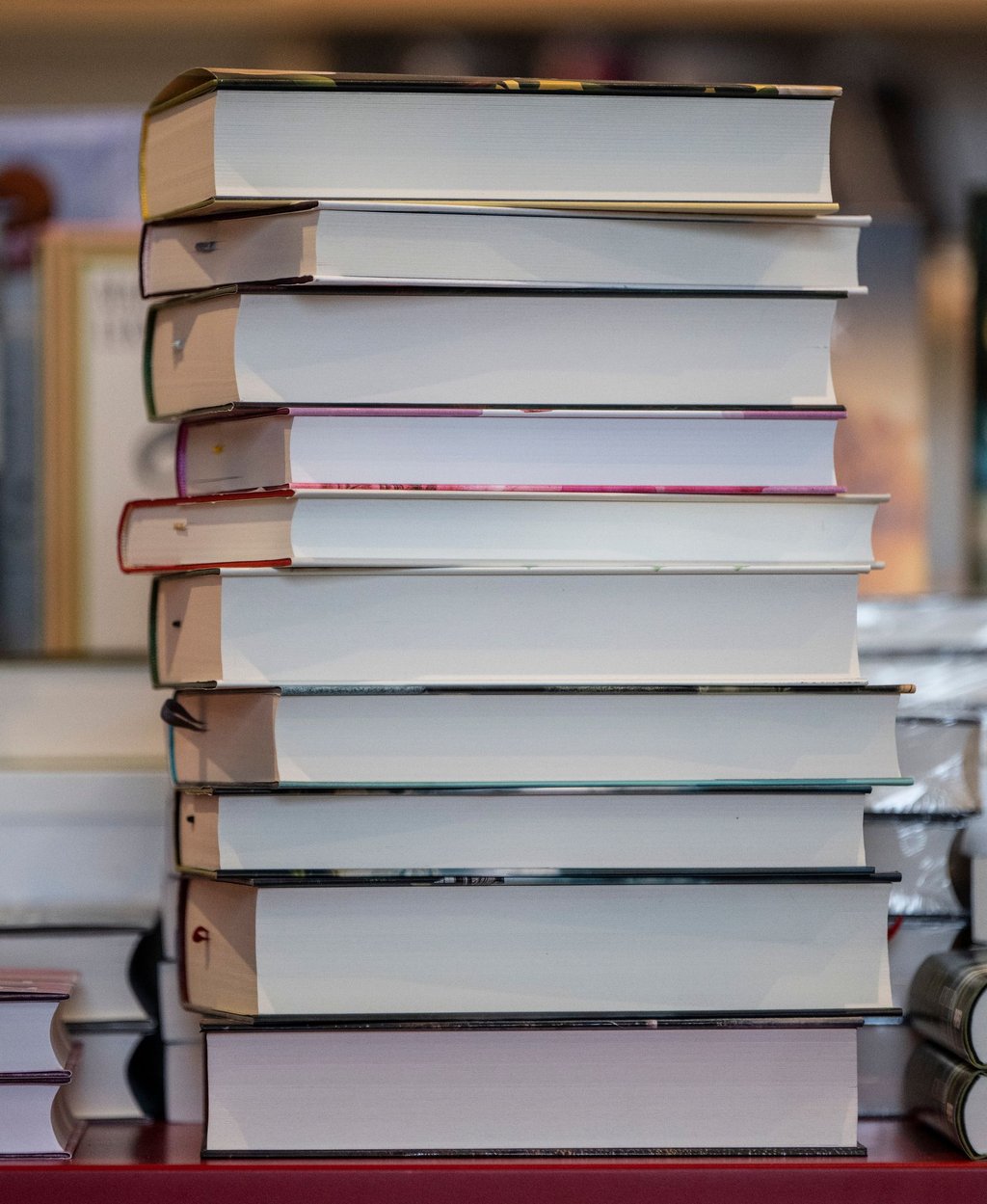 Sechs Autorinnen und Autoren können auf den Deutschen Buchpreis hoffen.