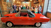 Der restaurierte NSU Wankel Spider von Jörg Punzel (rechts) wurde in den Räumen des Vereins Nordwall Classic Garage in Stendal präsentiert. Dazu gab Punzel Einblicke in die Restaurationsarbeiten und berichtete über den namensgebenen Ingenieur Felix Wankel.