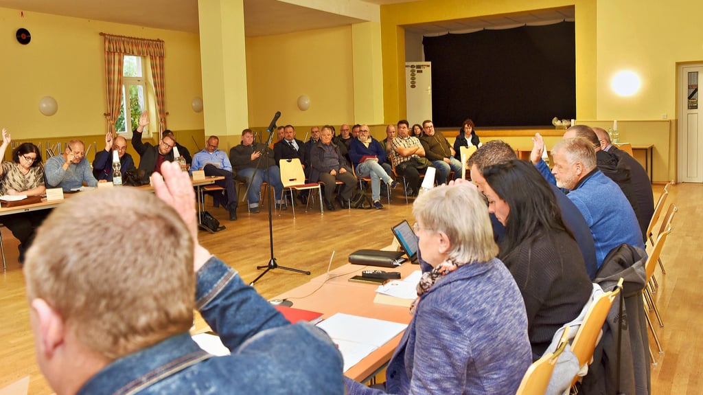 Die Mitglieder des Mansfelder Stadtrates tagten im „Deutschen Haus“ in Vatterode.