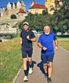 Max Liebrecht (links) bereitete sich mit seinem Onkel Frank Larisch in den vergangenen vier Wochen intensiv auf den Bernburger Halbmarathon am kommenden Samstag vor.