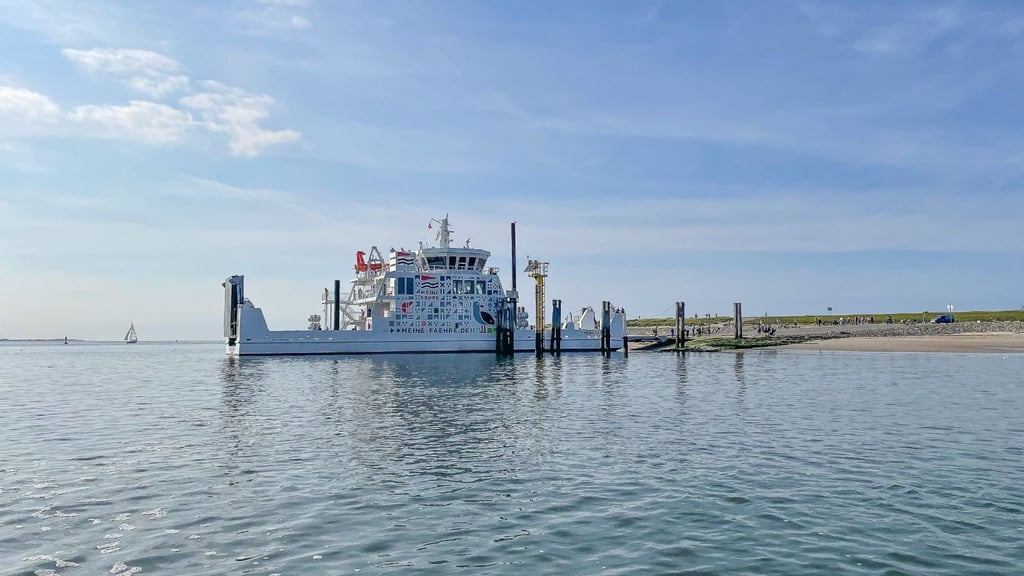 Zwischen Norderney und Norddeich gibt es eine neue tägliche Autofährverbindung mit der „Meine Fähre 1“.