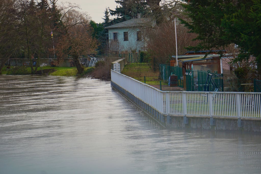 Winterhochwasser an der Mulde Ende 2023. Jetzt haben Einsatzkräfte den Fluss wieder im Blick.