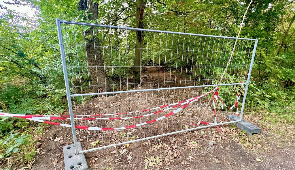 Unterhalb der Wallwitzburg am Wallwitzsee: Hier wurde eine Wasserleitung verlegt. Von der Stadt genehmigt war das nicht.