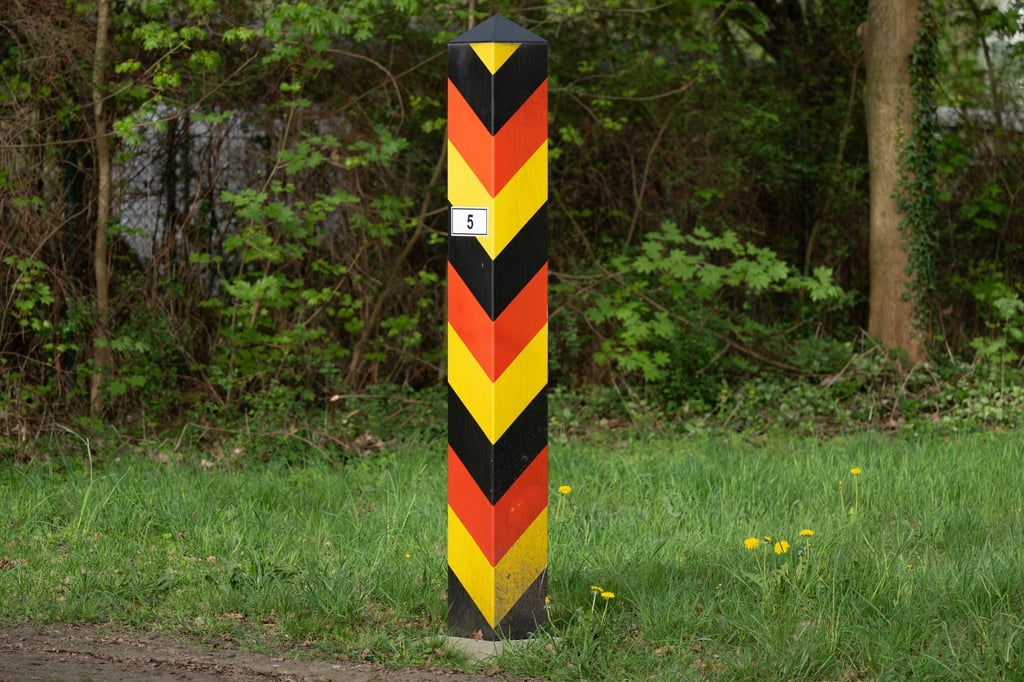 Das Paar soll Schleusungen von mindestens 87 Menschen organisiert haben. (Symbolbild)
