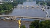 Der Wasserstand der Elbe in Dresden liegt bei über sechs Metern. (Archivbild)