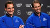 Roger Federer (l) wünscht sich, dass Rafael Nadal noch eine weitere Saison spielt.