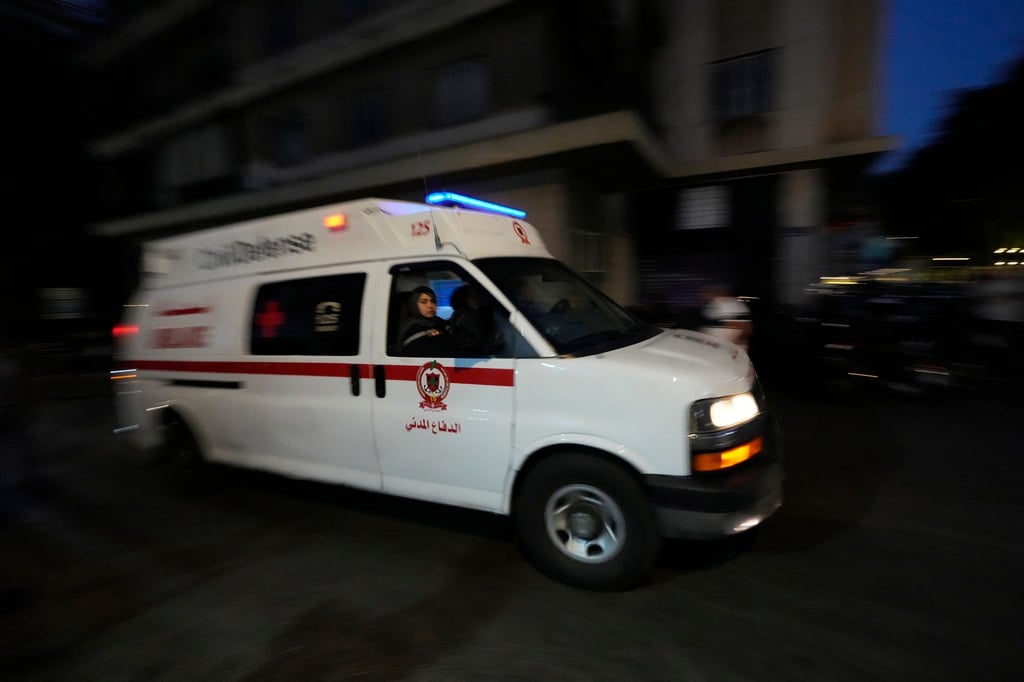 Dutzende Krankenwagen sind nach den Explosionen im Libanon im Einsatz