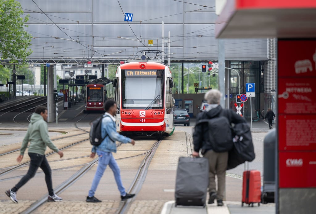 Der Verkehrsverbund Mittelsachsen investiert rund 234 Millionen Euro in einen neuen Betriebshof und neue Züge für das Chemnitzer Modell (Archivbild)