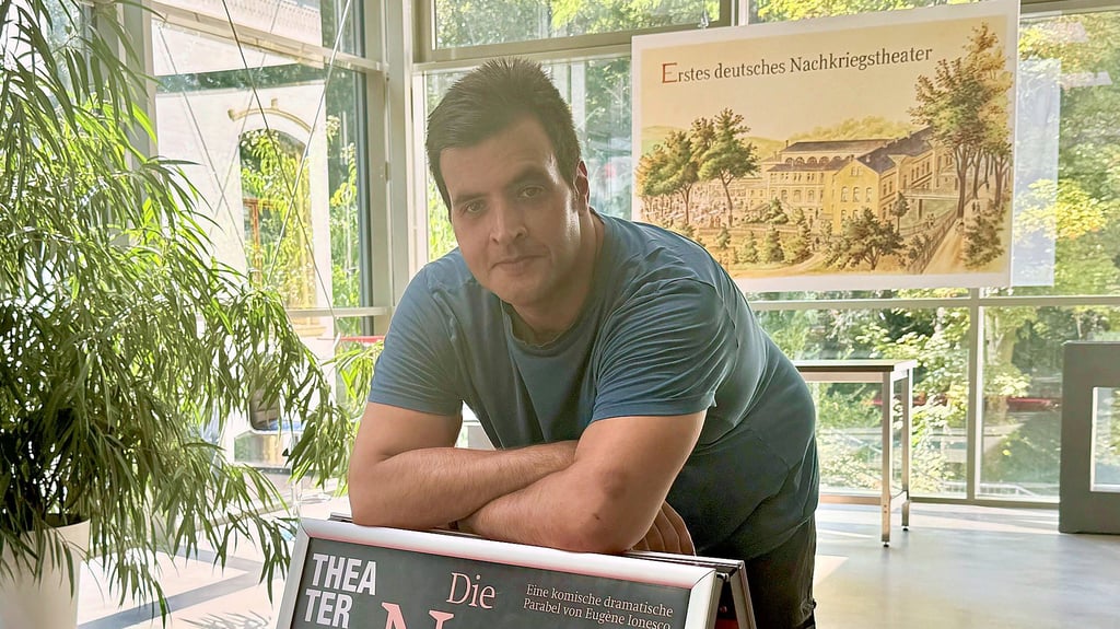 Nima Conradt probt aktuell für das neue Stück „Die Nashörner“.
