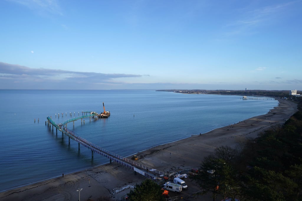 Nach fast fünf Jahren Bauzeit wird die neue 427 Meter lange Seebrücke am Timmendorfer Strand eröffnet.