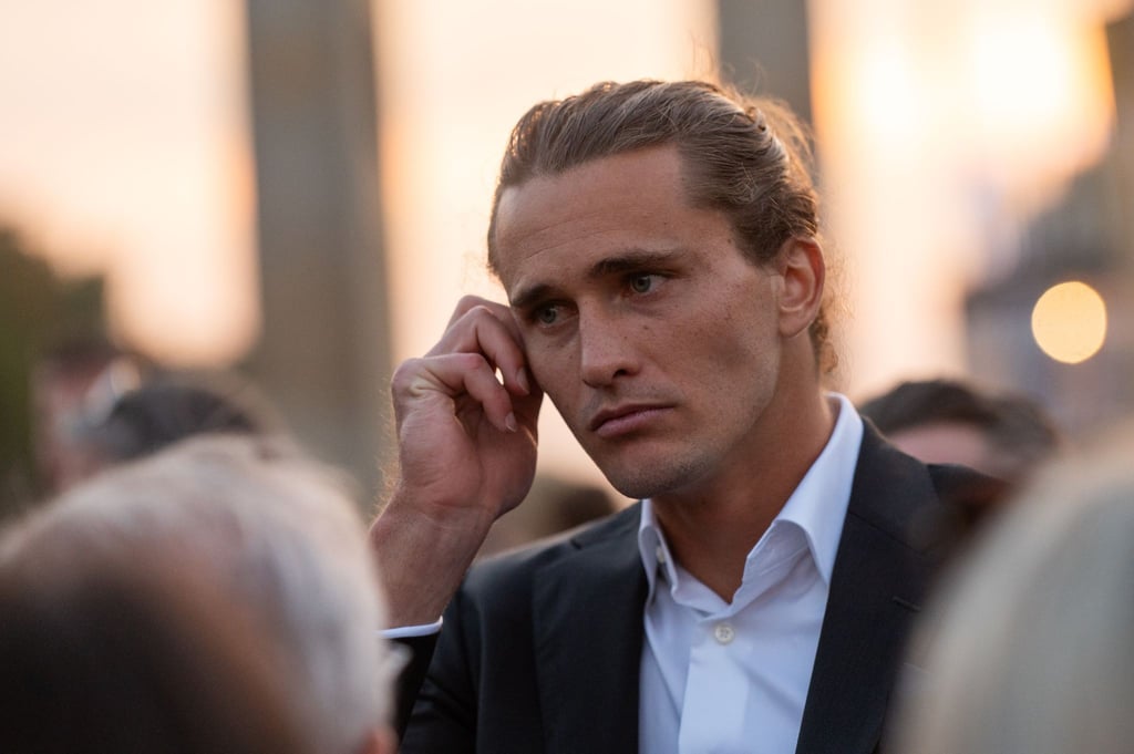 Tennisprofi Alexander Zverev reagiert gelassen auf die Kritik von Roger Federer.