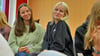 Romy Beyer (l.) und Lara Stockmann vom Gymnasium Wolmirstedt vertreten als Klassensprecherinnen ihre Schulkameraden.