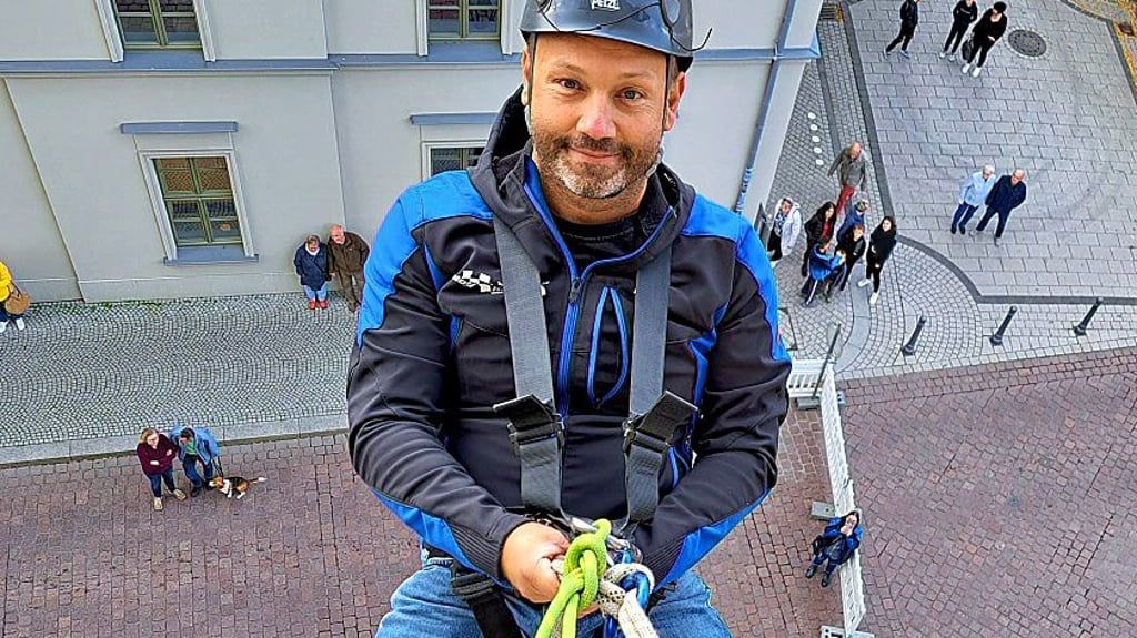 Abseilen vom Turm.