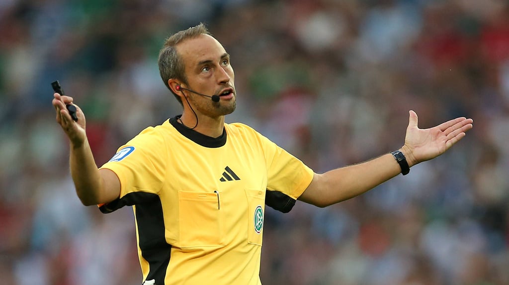 1. FC Magdeburg – KSC: Referee Patrick Alt recently refereed FCM in cup embarrassment