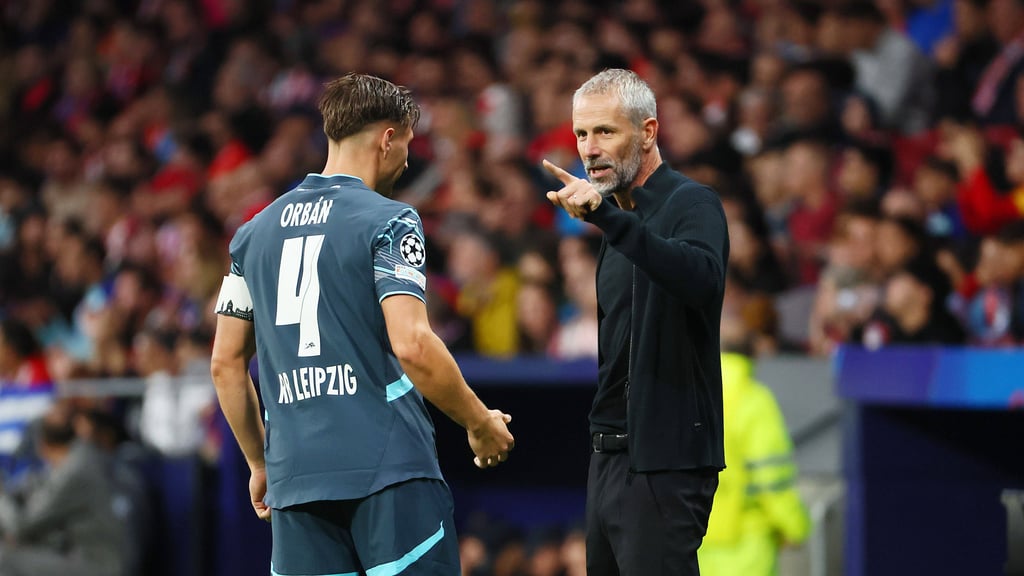 RB-Leipzig-Trainer Marco Rose mit seinem Kapitän Willi Orban.
