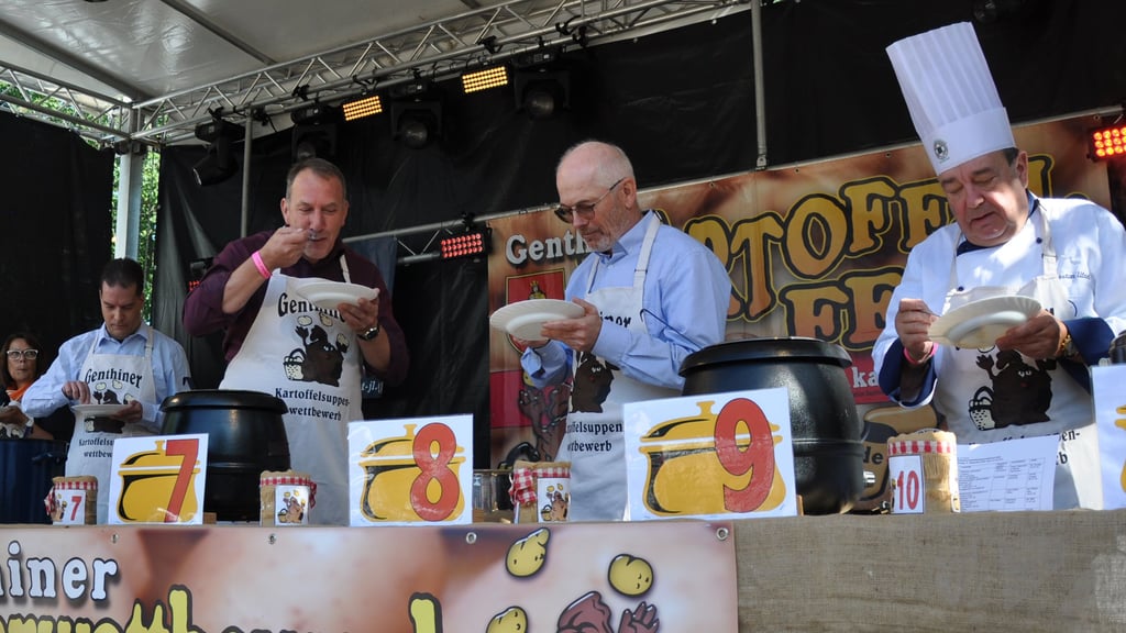 Wer kocht die beste Supe? Eine prominente Jury verkostete die Kartoffelsuppenkreationen aus Küchen aus dem Jerichower Land.